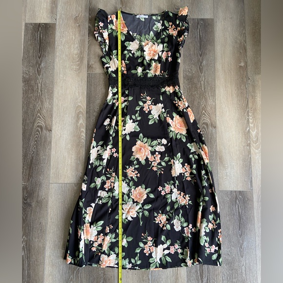 Cupshe V-neck Mid Length Lace Trims A-shape Dress - Picture 6 of 6